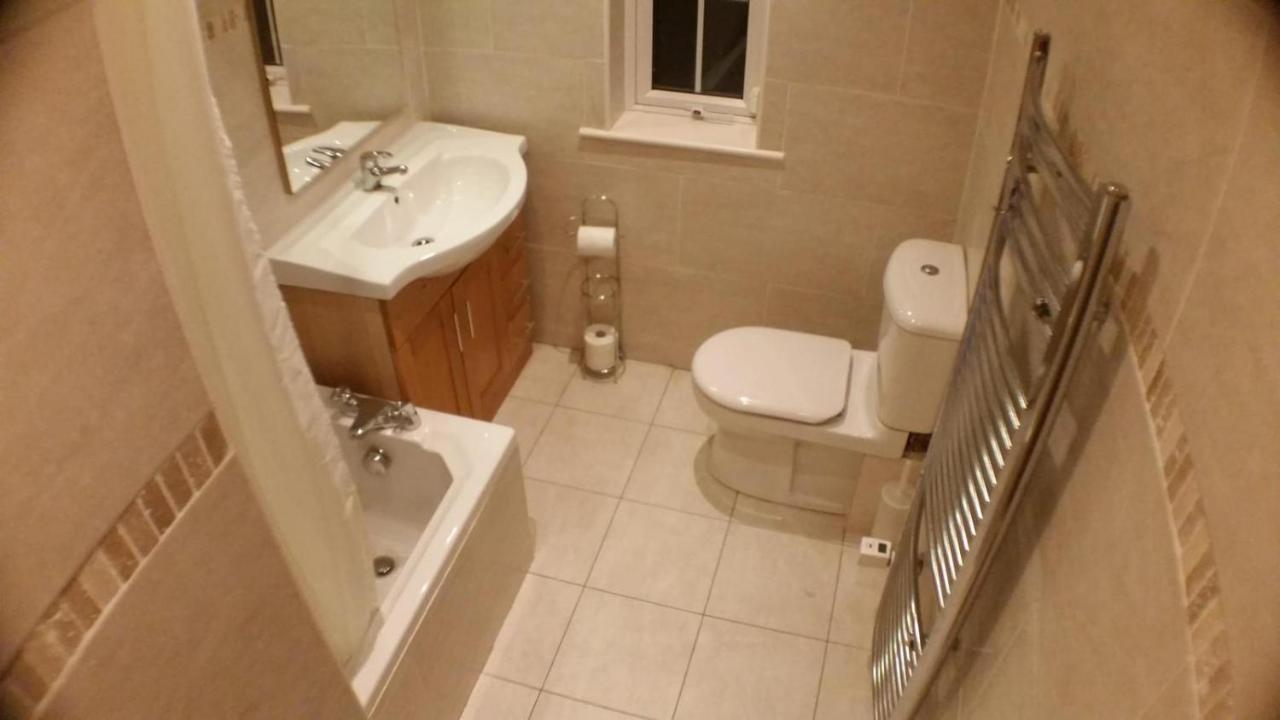 Dublin Airport Big Rooms With Bathroom Outside Room - Kitchen Only 7 Days Reservation מראה חיצוני תמונה